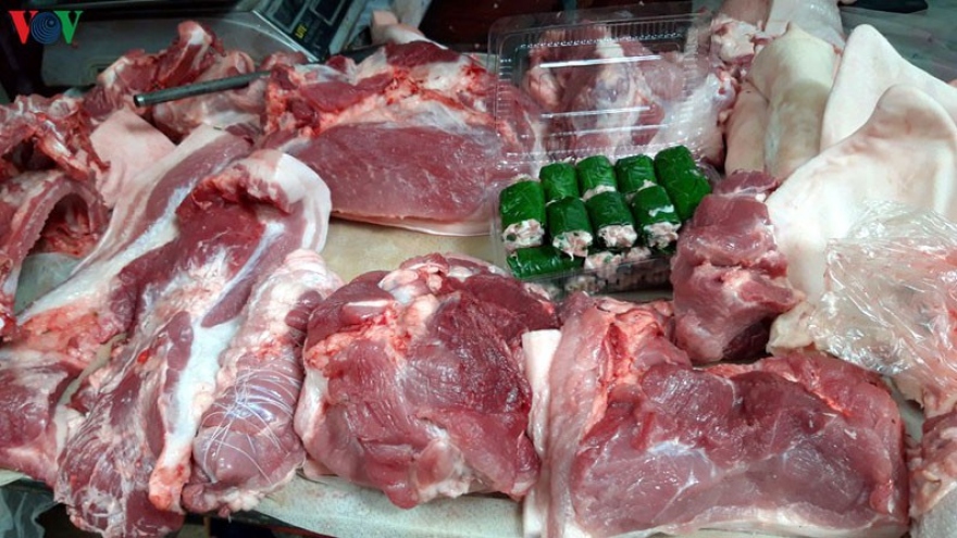 Giá thịt lợn vẫn cao dù nguồn cung dồi dào