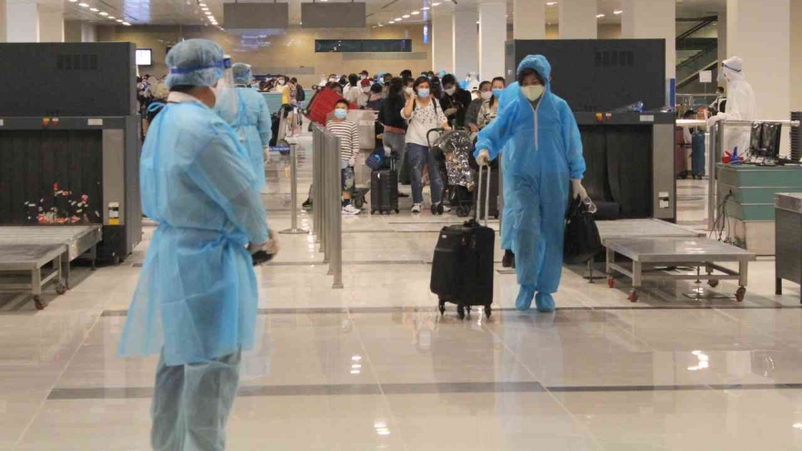 Cận cảnh quá trình đón 297 công dân Việt Nam từ UAE về nước
