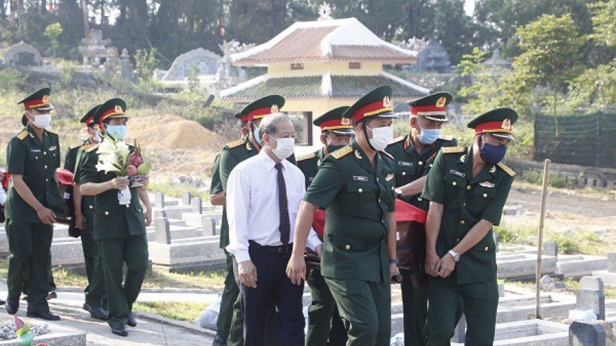 Thừa Thiên Huế truy điệu và an táng 15 hài cốt liệt sĩ hy sinh tại Lào