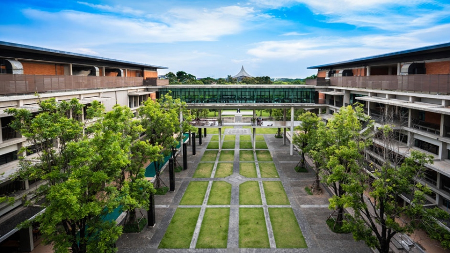 Mahidol được xếp hạng là đại học hàng đầu Thái Lan và thứ 122 ở Châu Á