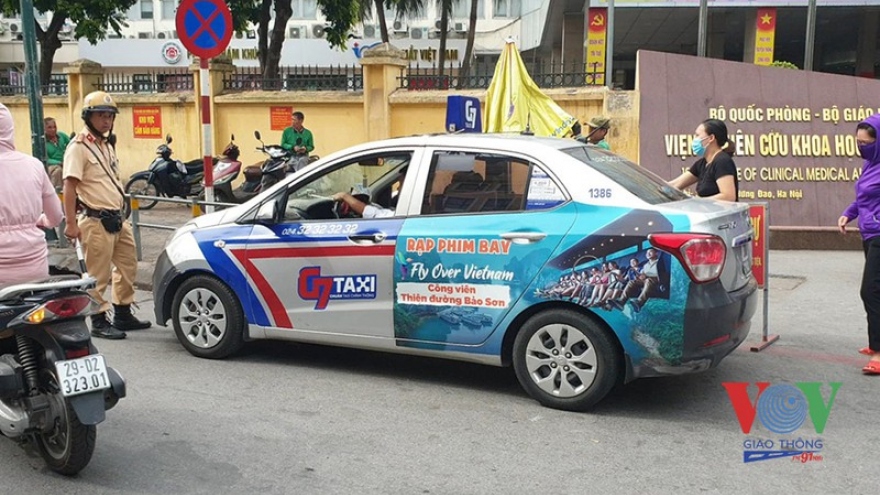 Taxi quây kín cổng Viện 108: Xử phạt xong... đâu lại vào đấy!