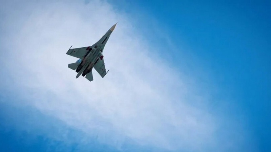 Máy bay chiến đấu Su-27 Nga chặn máy bay trinh sát Mỹ trên biển Đen
