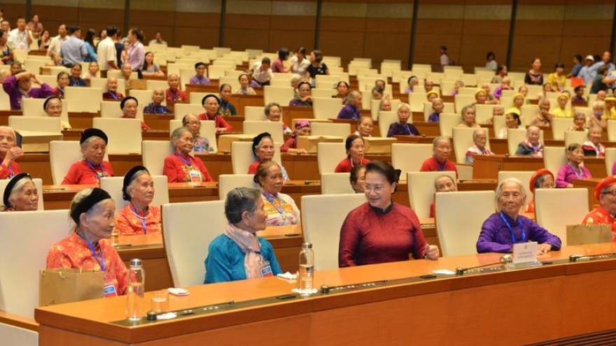 Chủ tịch Quốc hội gặp mặt các Mẹ Việt Nam Anh hùng