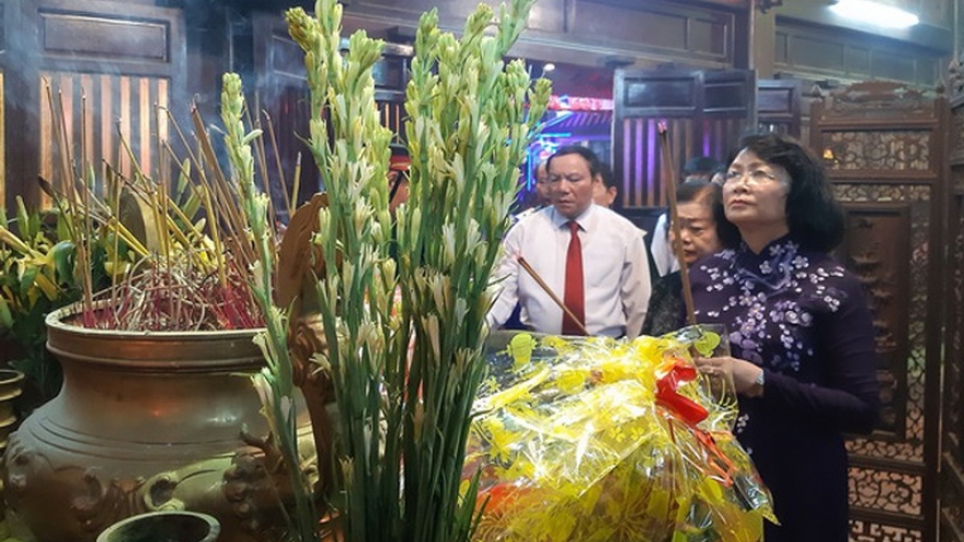 Phó Chủ tịch nước thắp hương tri ân tại Thành Cổ Quảng Trị
