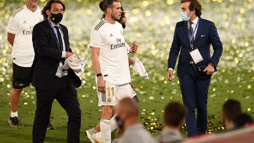 
        Gareth Bale “dửng dưng” nhìn đồng đội ở Real ăn mừng vô địch La Liga
                          
                      