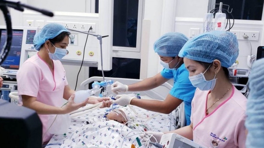 Thủ tướng chúc mừng cuộc phẫu thuật 2 bé song sinh thành công