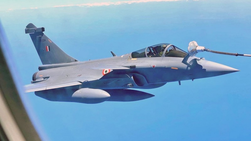 5 chiến cơ Rafale đầu tiên hạ cánh xuống Ấn Độ