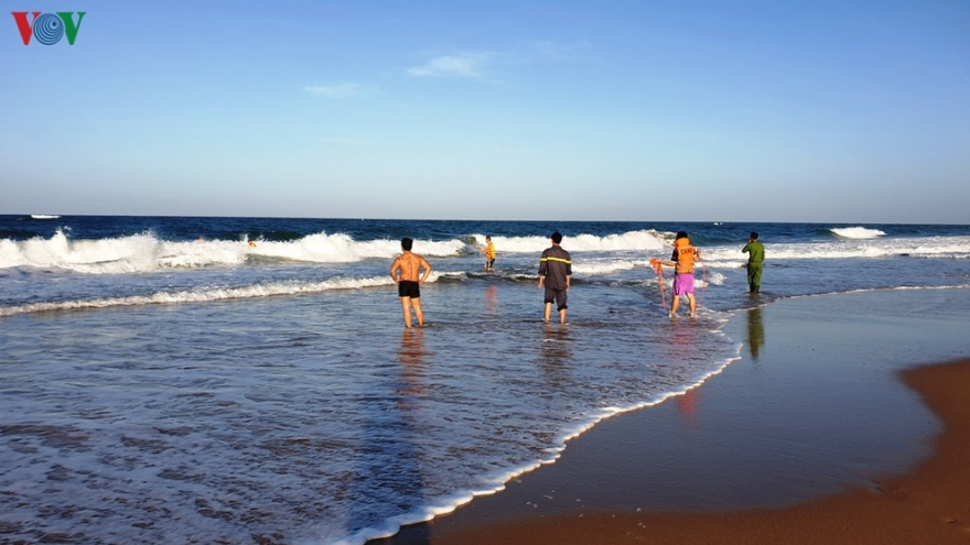 Tắm biển, 3 thanh niên chết đuối ở Quảng Nam