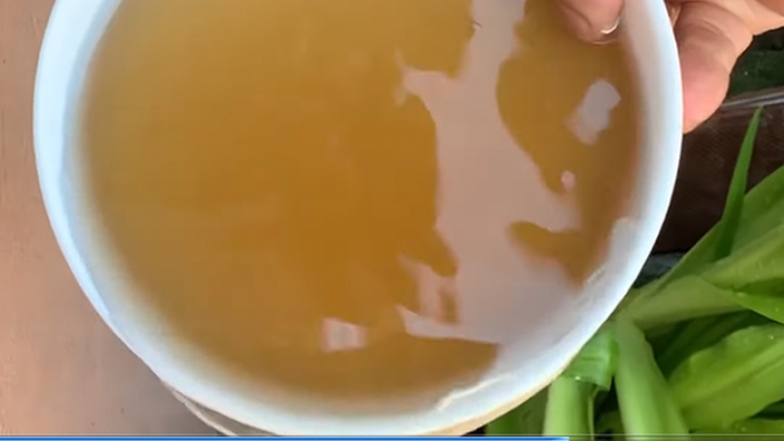 Quảng Ninh: Nước máy vàng đục, hàng trăm mét khối nước bị đổ bỏ