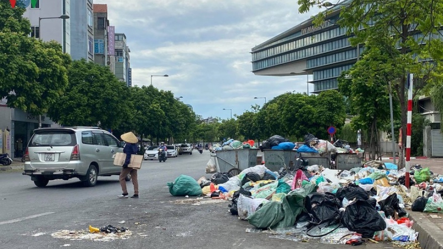 
        Làm gì để giải quyết dứt ùn ứ rác thải ở nội thành Hà Nội?
                  
                              
