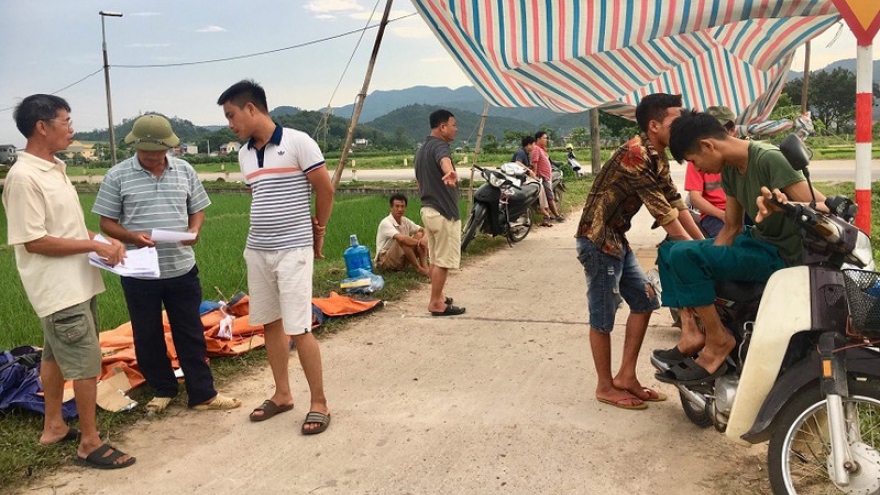 Người dân lại chặn xe vào bãi rác Nam Sơn khiến rác ở nội thành ùn ứ