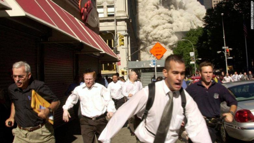 Người đàn ông trong bức ảnh vụ khủng bố 11/9 tử vong do Covid-19