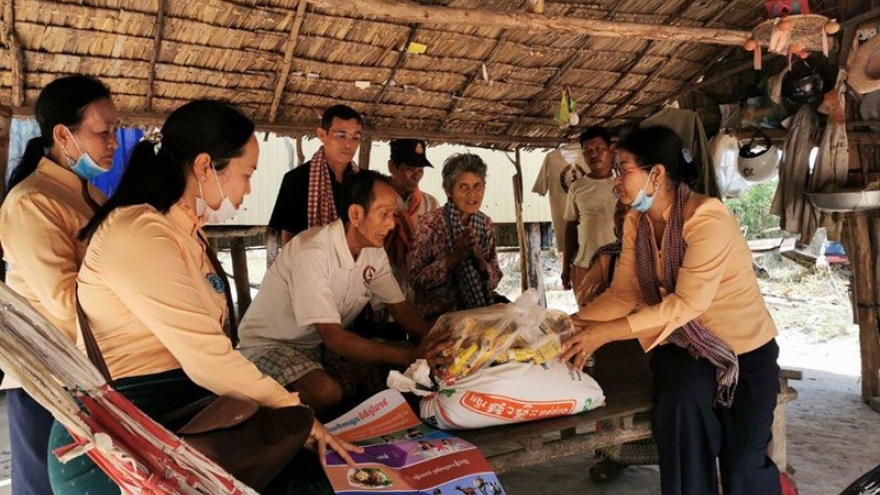 Campuchia trợ cấp cho các hộ nghèo bị ảnh hưởng bởi dịch Covid-19