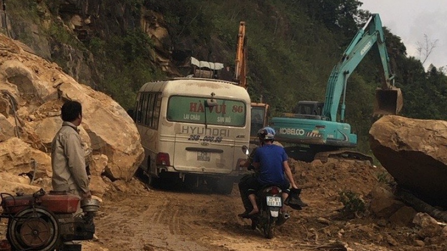 Thông đường nối Lai Châu với huyện Sìn Hồ sau trận sạt núi