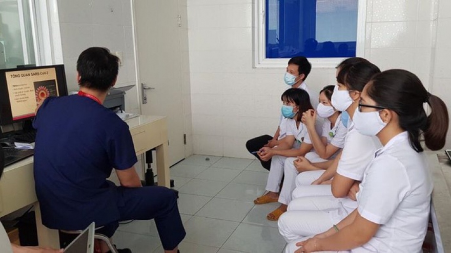 Bộ Y tế chi viện chuyên gia điều trị, xét nghiệm cho Huế, Quảng Nam