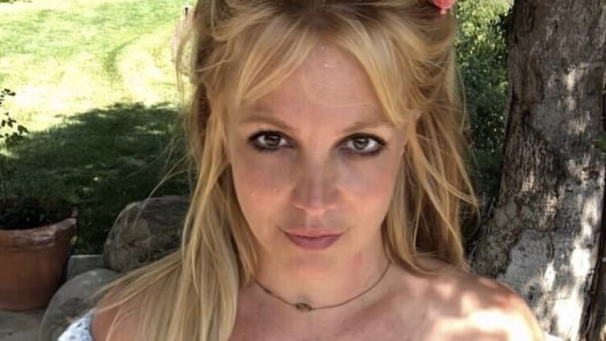 Britney Spears điệu đà nữ tính, tràn đầy sức sống ở tuổi 38