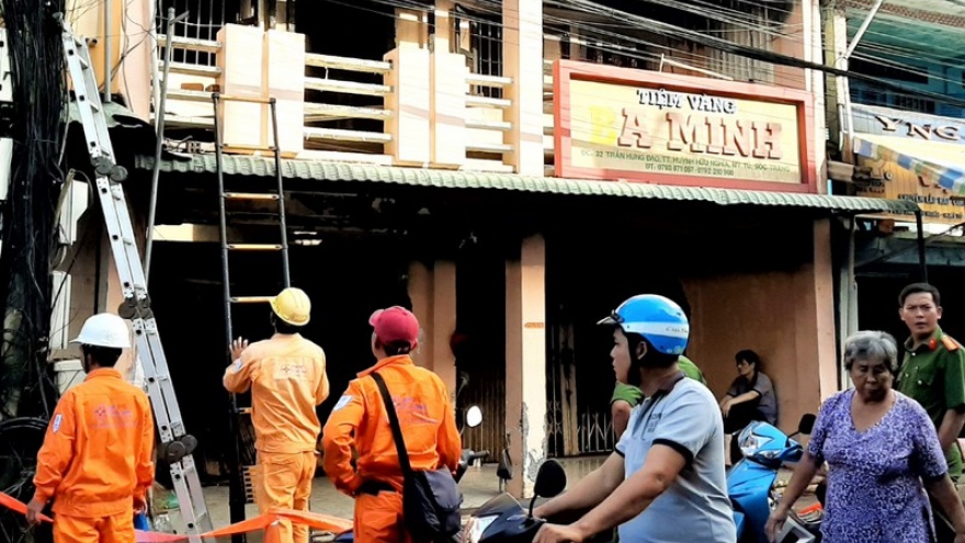 Một tiệm vàng bị cháy trong đêm ở Sóc Trăng