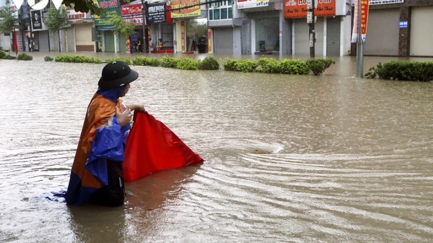 Con đường 200 tỷ ở TP Điện Biên Phủ vẫn ngập nặng khi mưa lớn