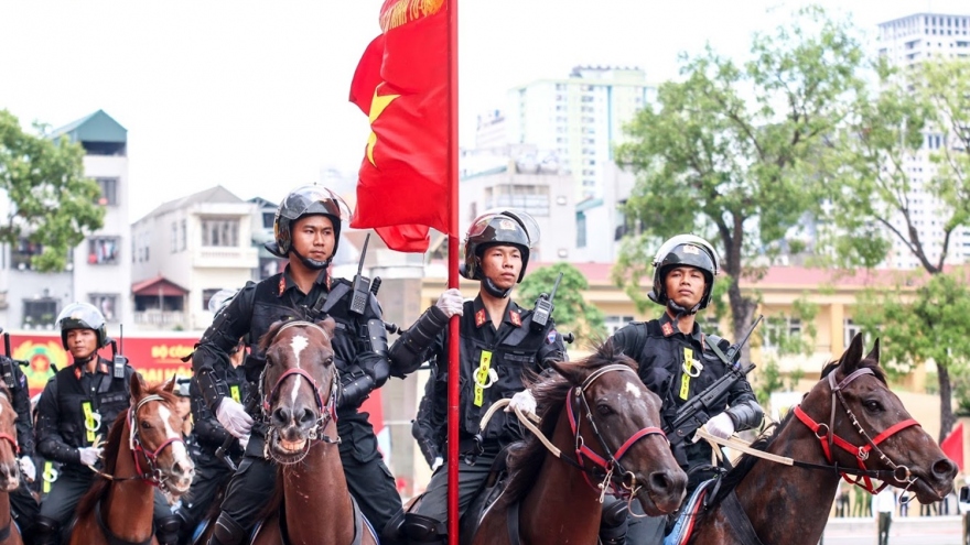 Biểu diễn kỵ binh, diễn tập chống bạo động trong hội khỏe Công an