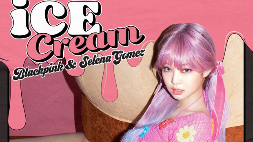 Jennie (BLACKPINK) nhuộm tóc hồng, xinh như búp bê trong poster “Ice Cream“
