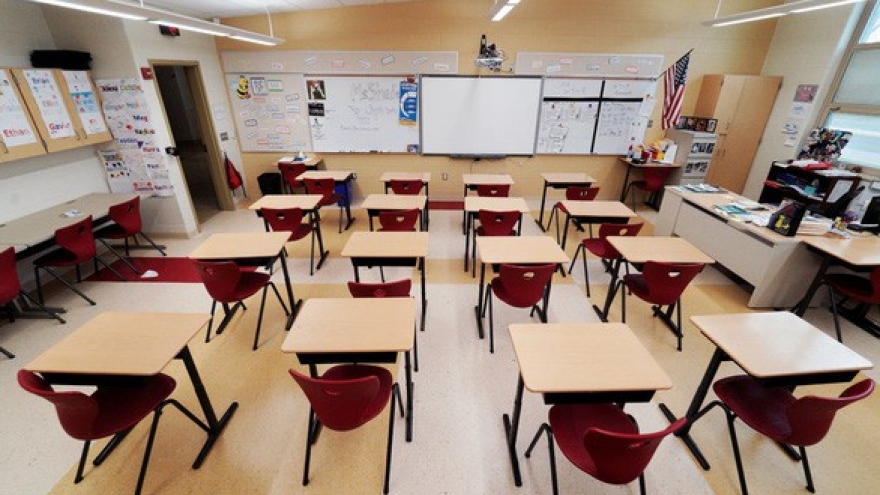 Hơn 2.000 học sinh, giáo viên Mỹ phải cách ly ở một số trường học