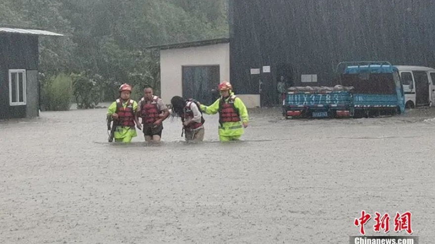 Tứ Xuyên, Trung Quốc di dời khẩn cấp 60.000 người do mưa lũ