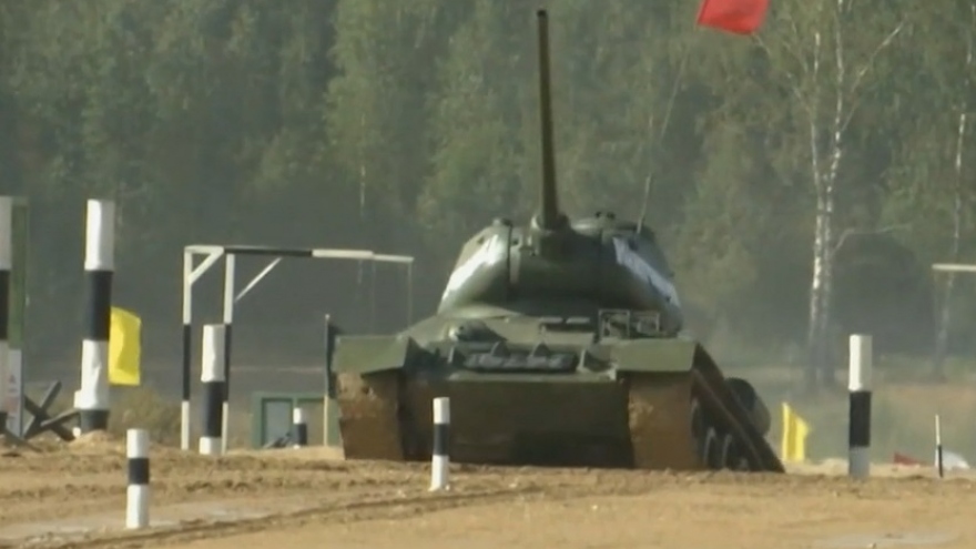 Video: Xe tăng T-34 chạy và bắn đầy uy lực trong hội thao quân sự quốc tế 2020