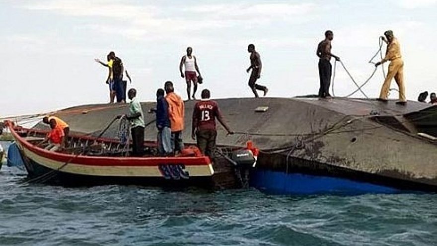 Lật tàu thủy ở Nigeria làm ít nhất 14 người thiệt mạng và mất tích