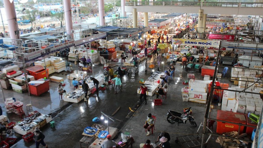 Chợ đầu mối thủy sản Đà Nẵng tạm thời không cho người dân vào chợ mua hàng lẻ