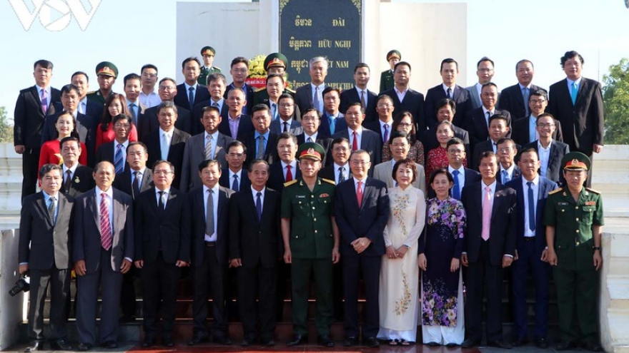 Cộng đồng người Việt tại Campuchia dâng hương nhân kỷ niệm Quốc khánh