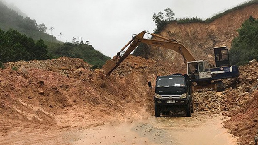 Mưa lớn gây sạt lở, ách tắc giao thông nghiêm trọng tại Lào