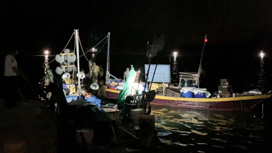 Bắt 5 tàu cá khai thác thủy hải sản trái phép tại vùng biển ven bờ TP Hội An