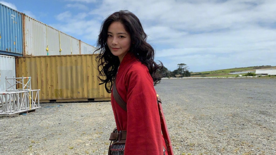 Nhan sắc nữ diễn viên đóng thế "lấn át" Lưu Diệc Phi trong "Mulan"