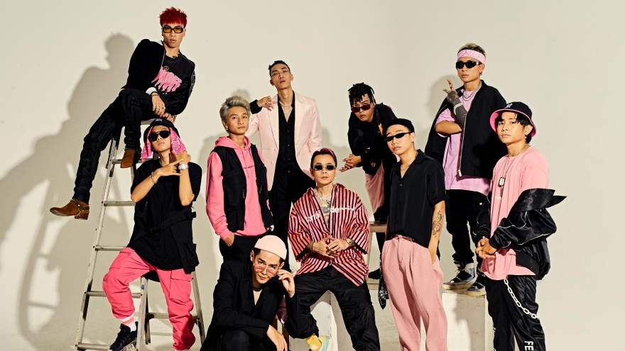 Binz và 9 thí sinh "Rap Việt" tung bộ ảnh concept "đen - hồng" cực chất