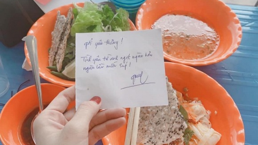 Chuyện showbiz: Nhã Phương nhận được món ăn và lời nhắn cực ngọt từ ông xã Trường Giang