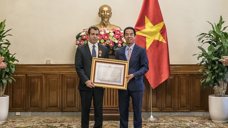 Việt Nam tặng Huân chương Hữu nghị cho Đại sứ Azerbaijan Imanov