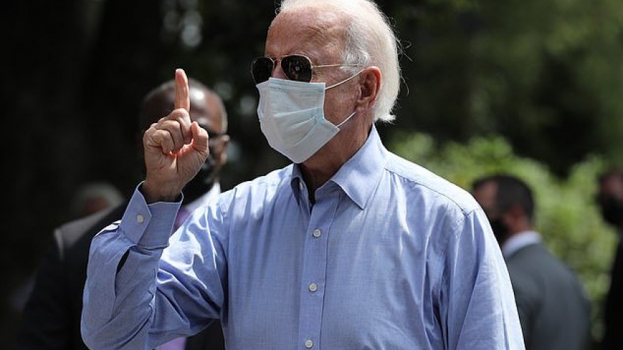 Ông Biden sẽ tiêm vaccine Covid-19 ngay cả khi phải trả giá cho cuộc bầu cử