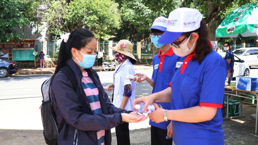 Thứ trưởng Bộ GD-ĐT Nguyễn Hữu Độ kiểm tra công tác thi tại Đắk Lắk