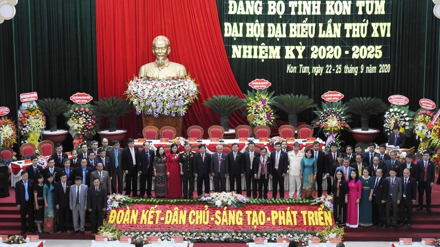 Ban Chấp hành Đảng bộ tỉnh Kon Tum nhiệm kỳ mới ra mắt Đại hội