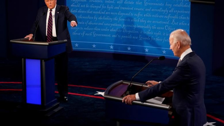 Cuộc “đấu khẩu” đầu tiên Trump-Biden chưa làm dư luận Mỹ hài lòng