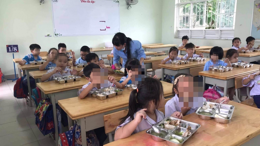 TPHCM: 20 học sinh tiểu học nhập viện nghi ngộ độc thực phẩm