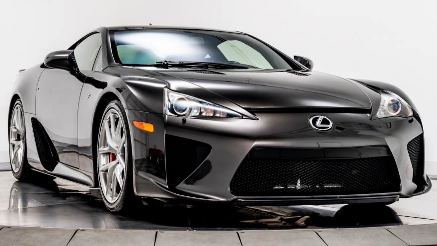 Cận cảnh chiếc Lexus LFA màu nâu "độc nhất vô nhị"