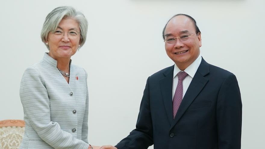 Thủ tướng đề nghị nâng kim ngạch thương mại Việt Nam-Hàn Quốc lên 100 tỷ USD
