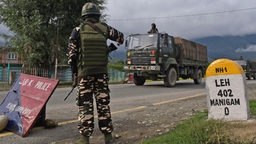 Căng thẳng biên giới Ấn Độ-Trung Quốc: Xe tăng hai bên sẵn sàng khai hỏa