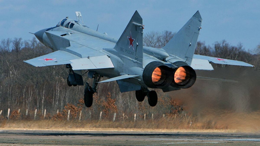 Tiêm kích MiG-31 của Nga chặn máy bay Anh và Mỹ trên biển Barents