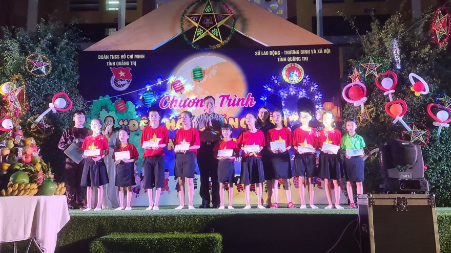 Tổ chức “Đêm hội trăng rằm” cho trẻ em khuyết tật tại tỉnh Quảng Trị