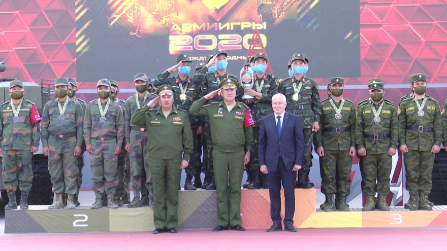 Đội tuyển tăng Việt Nam nhận cúp vô địch Hội thao quân sự quốc tế Army Games 2020