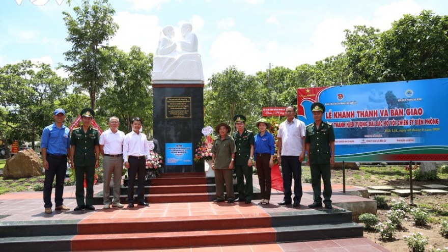Đắk Lắk khánh thành tượng đài “Bác Hồ với chiến sỹ biên phòng“