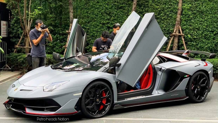 Chiếc Lamborghini Aventador thứ 10.000 xuất hiện trên phố