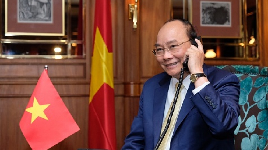 Thủ tướng Nguyễn Xuân Phúc mời Thủ tướng Nhật sớm thăm Việt Nam